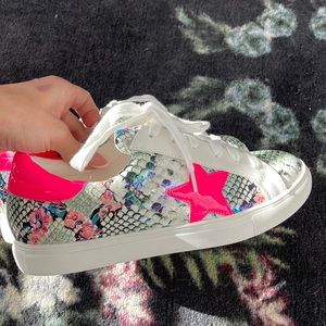 Size 7 star sneakers